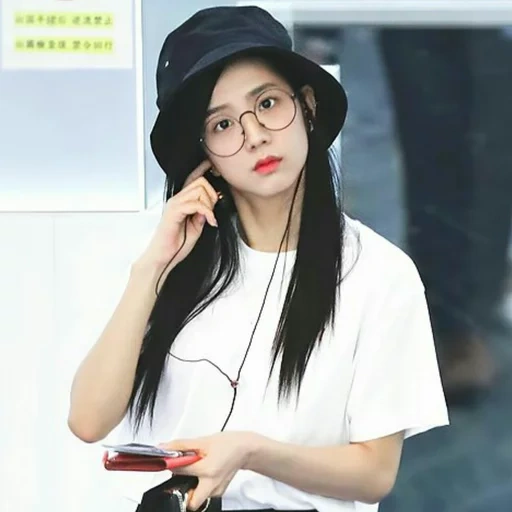 giovane donna, rosa nero, moda coreana, jisoo blackpink, aeroporto di kim jisu