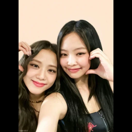 jennie, pó preto, jisoo e jennie, jennie blackpink, jennie em pó preto