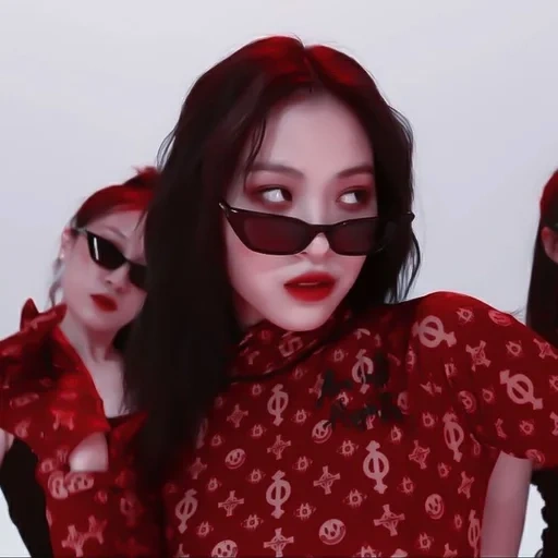 рюдзин, девушка, black pink, itzy ryujin, фотографии друзей