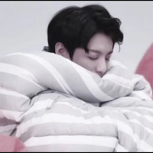 jung jungkook, bangtan boys, jungkook bts, schlafende jungkook, bts jungkook sleepy