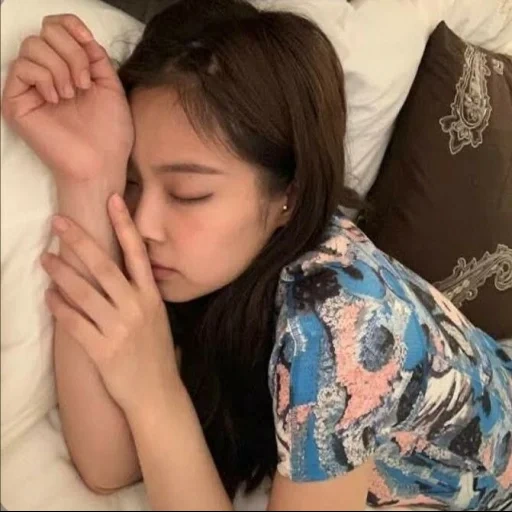 jenny kim, jenny kim is sleeping, jisoo blackpink, jenny kim sleepy, jennie kim blackpink