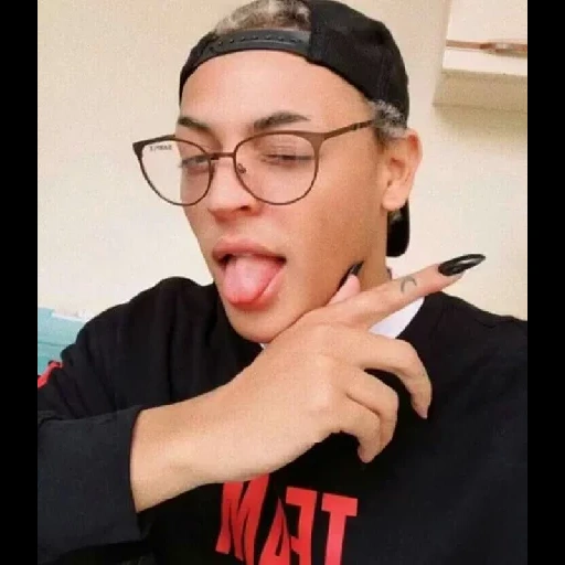 ragazzo, james charles, pablo vittar, famiglia famosa, pablo vittar maschio