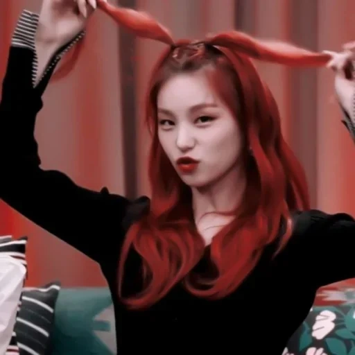 девушка, студия choom, blackpink rose рыжая, dreamcatcher yoohyeon, itzy yeji 2021 распущенные рыжие волосы
