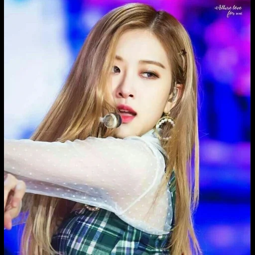 young woman, black pink, blackpink rosé, rose blackpink, kim jennie blonde hair