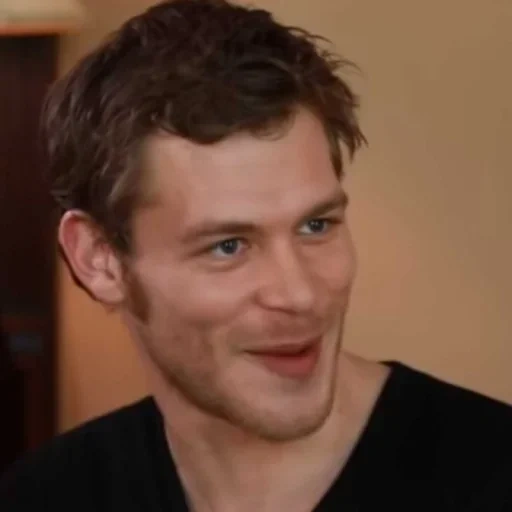 gifer, joseph morgan, klaus mikaelson, nicklaus michaelson, el hombre gif sonríe al último héroe