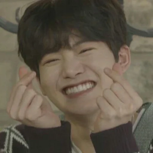 a funny face, korean actor, hyphal treasure house, kim junkyu treasure, junk's treasure meme