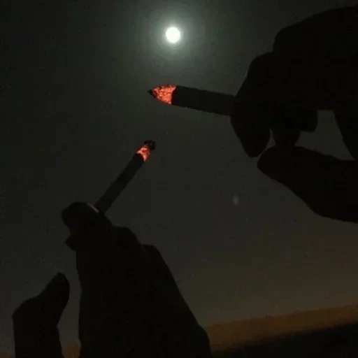 темнота, sigaret moon, сигарета ночью, сигарета руке ночью, парень курит сигарету темноте