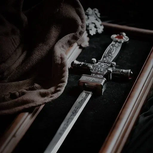 меч, эстетик, темнота, меч гриффиндора, меч годрика гриффиндора