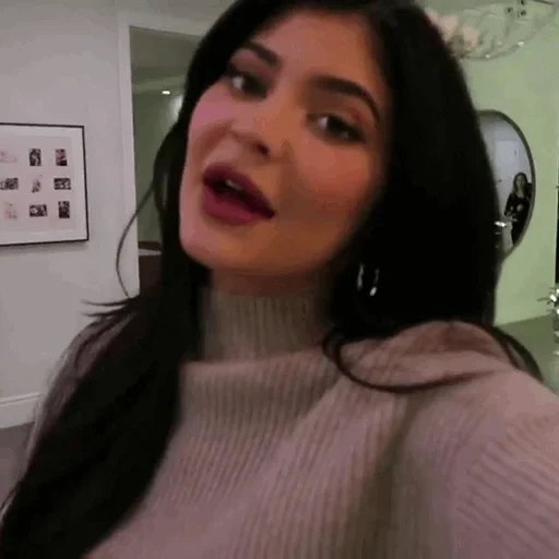young woman, kylie jenner, kylie jenner style, makeup kylie jenner, kylie jenner biography