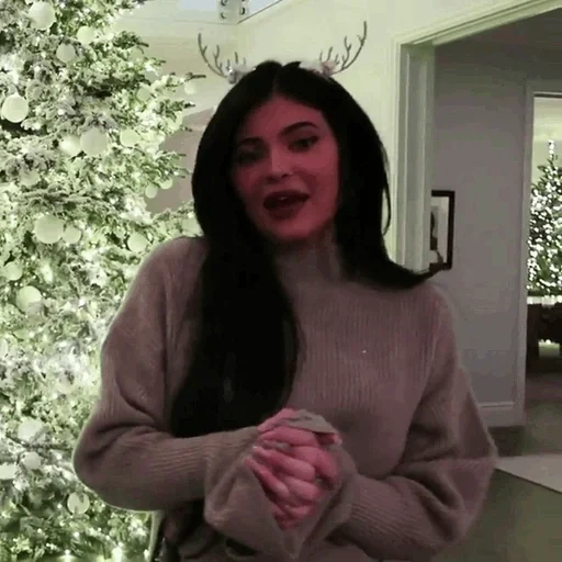 young woman, woman, kylie jenner, vef sheriff 2020, christmas tree kylie jenner 2020