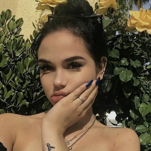 mujer joven, naya kamensky, maggie lindemann, hermosa chica, fotos de chicas