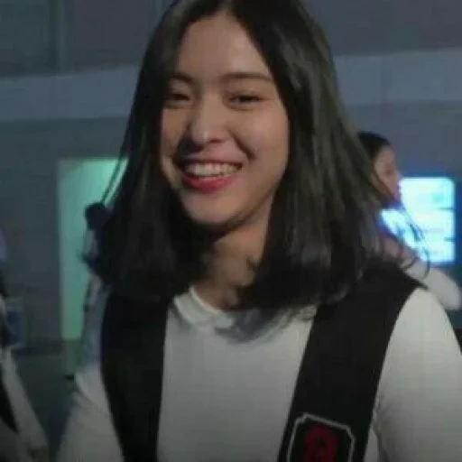 asian, long jin, girl, ryujin itzy, cape's hairstyle