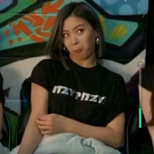 meme kpop, itzy rujin, tonton online, wajahnya lucu, rujin itzy meme