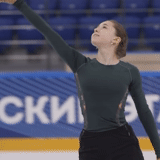 jeune femme, patinage artistique, valivel de patinage artistique, patineuse russe kamila valeva, nugumanova elizabeth figure pating