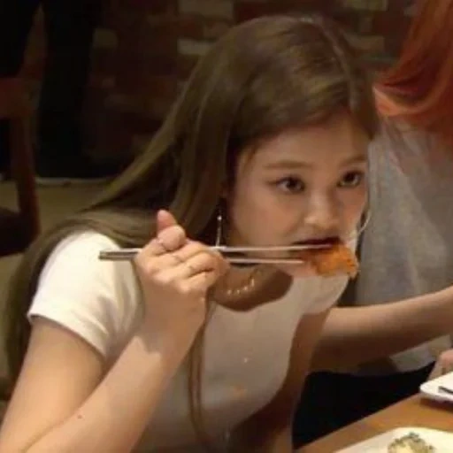 menina, jenny king, kpop blackpink, uma menina de 14 anos come sushi, nutrição de dieta de ídolos blackpink