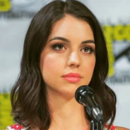 девушка, adelaide kane, аделаида кейн, красивые женщины, актриса эйза гонсалес 2020