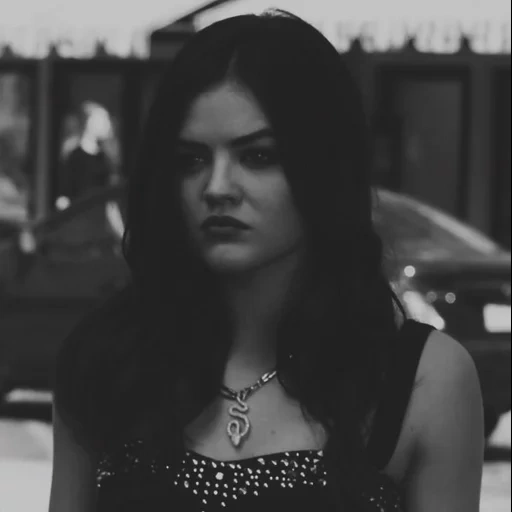 mujer joven, lucy hail, haley marshall, gifs animados, lucy hale queridos engañadores