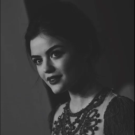 filles, femmes, lucy hale, belle femme, photographie par lucy hale