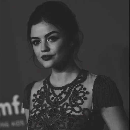giovane donna, lucy ave, lucy hale 2018, lucy hale riverdale, lucy hale shooting fotografico