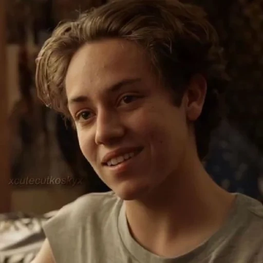 carroll, orang tak tahu malu, carl gallagher, ethan katkoski, carl gallagher