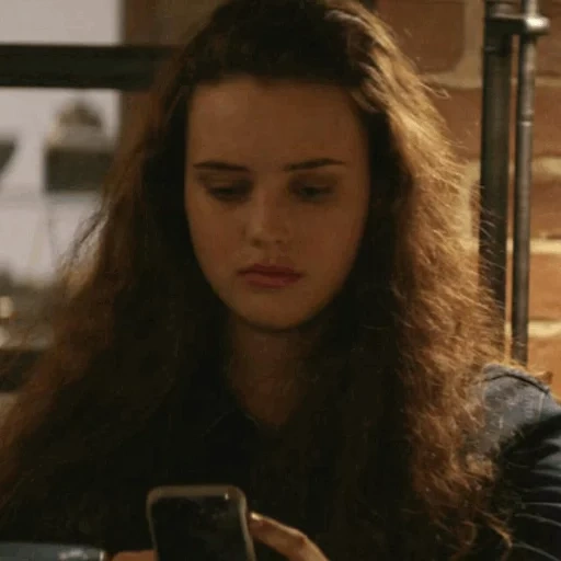 mädchen, junge frau, hannah baker, hannah bakers mutter, katherine langford abbildung 2020