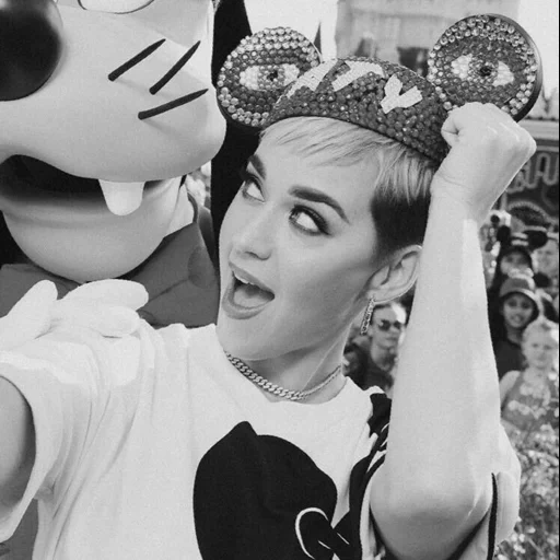 katie, jeune homme, katy perry, actrice hollywoodienne, reine miley cyrus