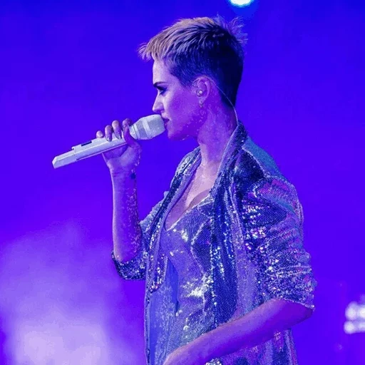 jeune homme, justin bieber, radio 1 apos s big weekend, justin bieber microphone, justin bieber 2012 microphone