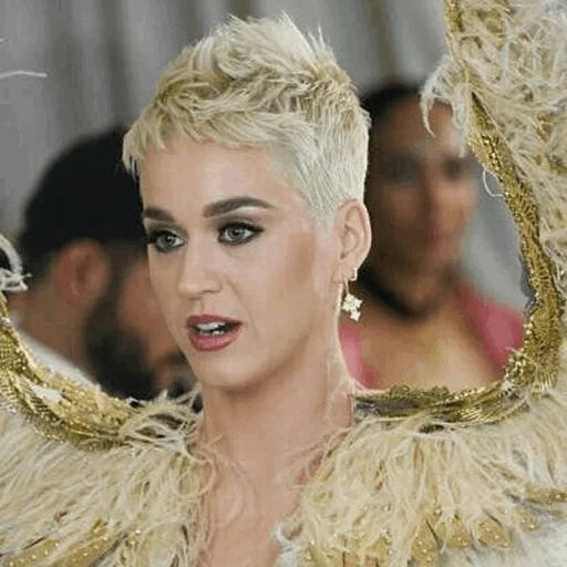 hen-party, psikologi, ksenia rappoport, katy perry dengan rambut putih, potongan rambut pendek katy perry