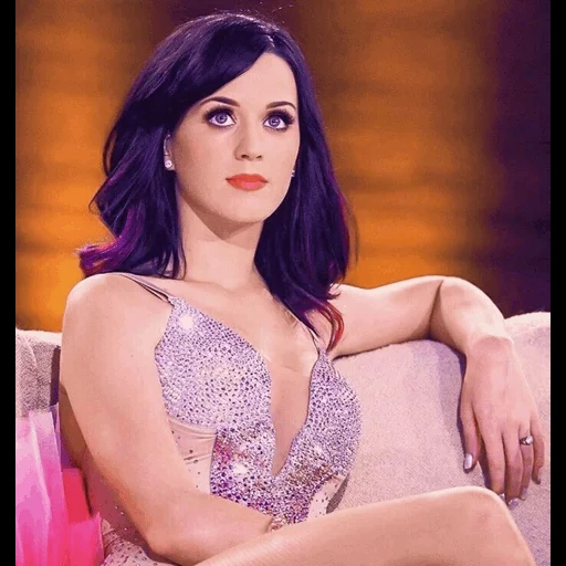 katie damman, katie perry, katy perry 18, katie perry ist wunderschön, katie perry kreuzt die beine