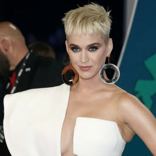 katy perry, orlando bloom, potongan rambut pendek katy perry, potongan rambut pendek katy perry 2017, potongan rambut pendek katy perry pirang