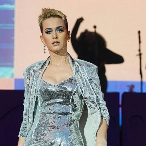 katy perry, estrelas bordadas, katy perry svish hairstyle, katy perry bbc radio 1's big weekend 2017