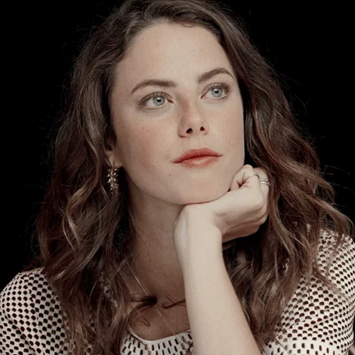 kaya scodalario, kaya scodalario efi, kaya scodario lächelt, die britische schauspielerin kay scaudelario, die schauspielerin mit den schönen augen von kai scodario