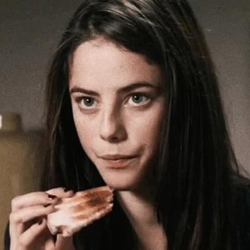 effie, effie stonem, kaya scodalario, kaya skodario maléfique, kaya scodalario efe