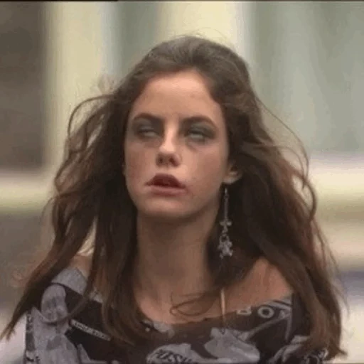 effie, rainbow, effie stumm, kaya scodalario, kaya scodelario effie 1 saison