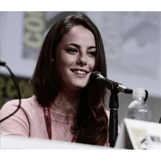 jeune femme, comic con, kaya scodelario, christine kroyk nxivm, resident evil bienvenue à raccoon city