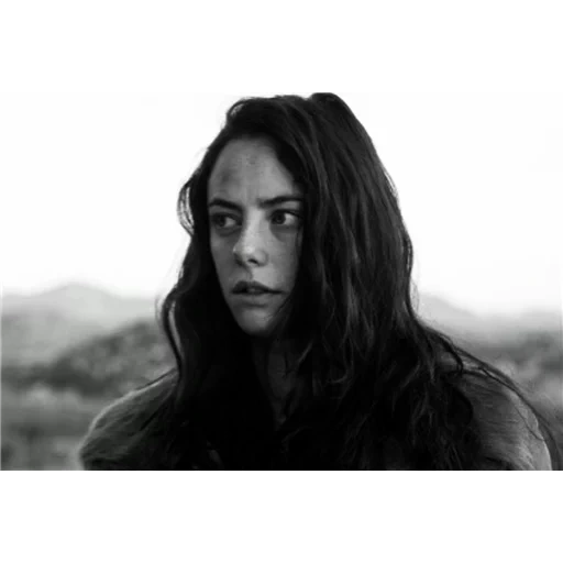 the girl, kaya scodalario, kaya scodalario efi, kaya scodario läuft das labyrinth, brandversuch