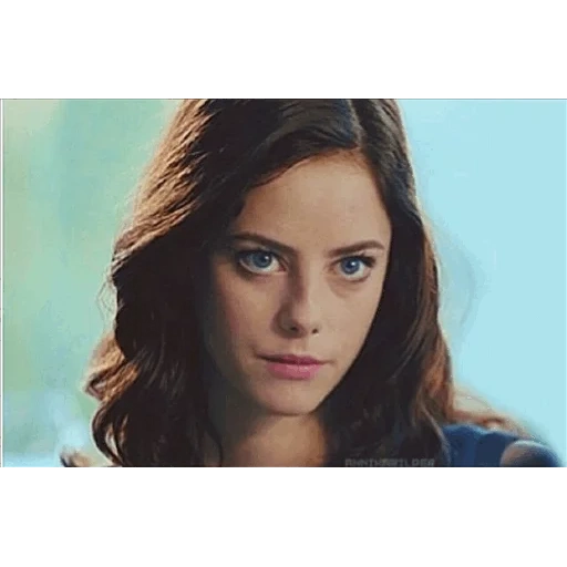 ragazze, kaya scodelario, mia skogladario, ragazza tipica, ragazza moderna