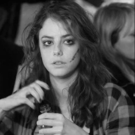 effie, effie gemi, kaya scodelario, kaya skogladario effie, depressione di kaya skogladario