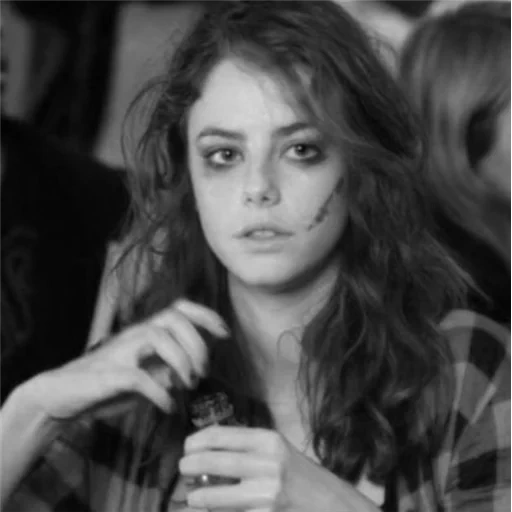 effie, effie geme, kaya scodelario, kaya skogladario effie, depressão de kaya skogladario