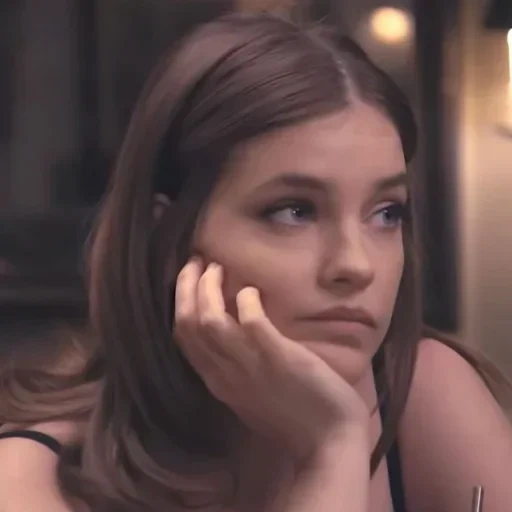 réponse, jeune femme, maddy smith, film 14 vika, barbara palvin