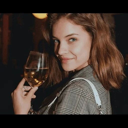 woman, young woman, barbara palvin, wille of the girl's shoulder, julia snigir of life