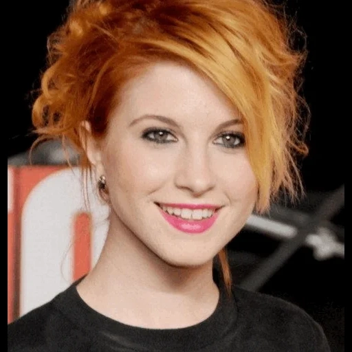 yoshkar, jeune femme, hayley williams, haley williams 2009, cheveux courts rouges