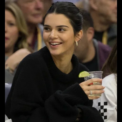 kendall jenner, kendall jenner competition, kendall jenner pictures, kendall janakel kuzma, kendall basketball game