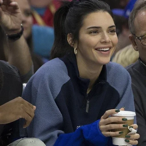 kendall jenner, kendall jenner alla partita, kendall jenner boyfrend, stile kendall jenner, famiglia kendall all