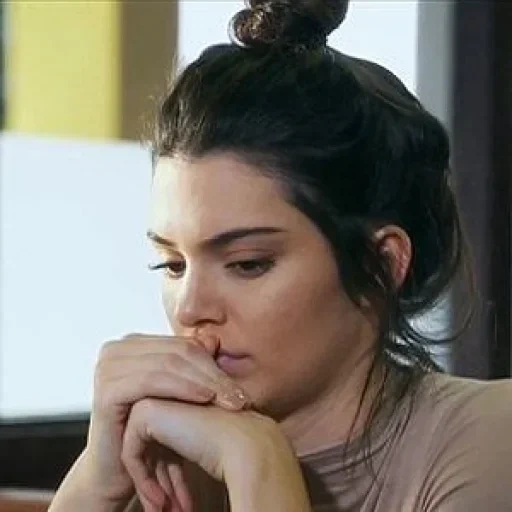 kendall jenner, crying kendall, selena gomez, kylie crying, girl