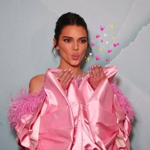 kendall jenner, kendall jenner pink, kendall jenner lou pink, kendall jenna tiffany, kendall jenner pink dress