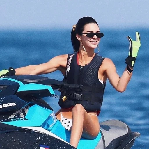 margaux, kendall, кендалл дженнер, kendall jenner jetski, алессандра амбросио 2021