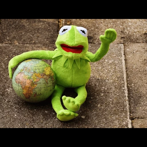 kemet, der frosch von comi, kermit der plüschfrosch, kermit der frosch spielzeug, komet der frosch mit dem plüschtier