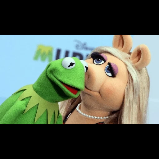 muppets, muppet show, miss piggy, comet the frog, miss cormit piglet