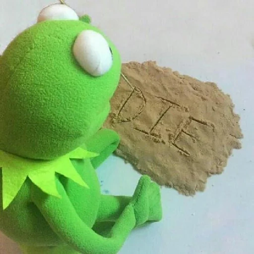 jouets, grenouille de kemit, grenouille de komi, kermit la grenouille, froggy komi esthétique